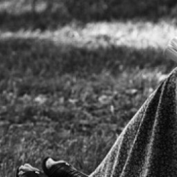 Madame lit une citation à propos de Charlevoix