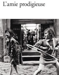 Madame lit sur Elena Ferrante