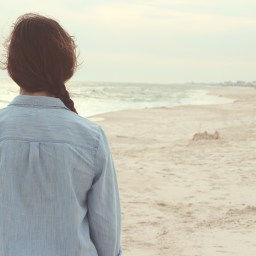 Madame lit sur les voyages!