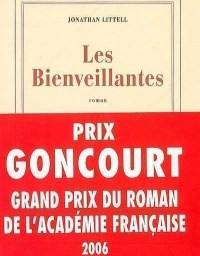 Madame lit Les Bienveillantes de Jonathan Littell