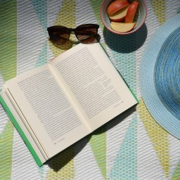 Madame lit ses suggestions estivales