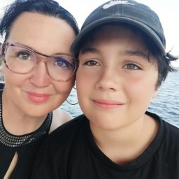 Madame lit pour son neveu malade