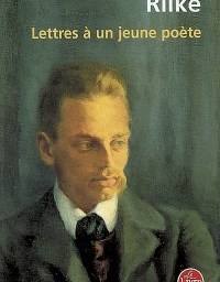 Madame lit les <em>Lettres à un jeune poète </em>de Rainer-Maria Rilke