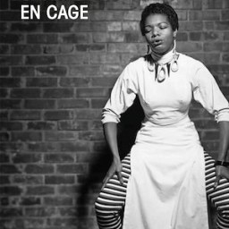Madame lit Je sais pourquoi chante l’oiseau en cage de Maya Angelou