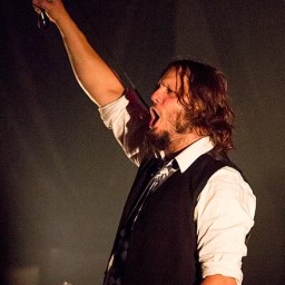 Madame lit le Québec pleure et je pleure