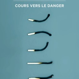 Madame lit Cours vers le danger de Sarah Polley