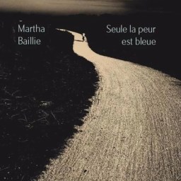 Madame lit Seule la peur est bleue de Martha Baillie
